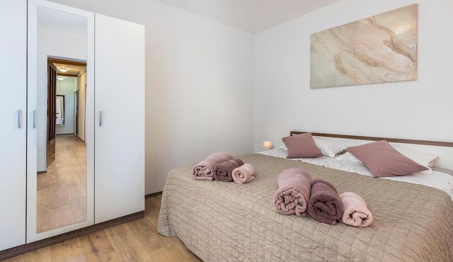 2 bedroom gorgeous apartment in Mucici