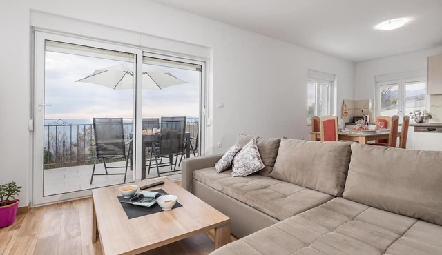 Awesome apartment in Bregi with house sea view