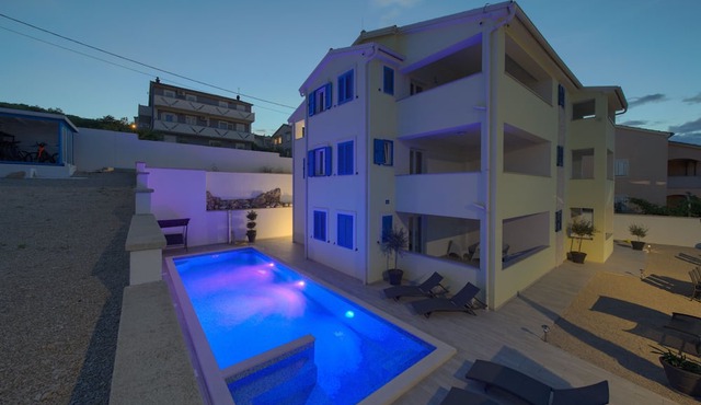 Apartments Mali Nono