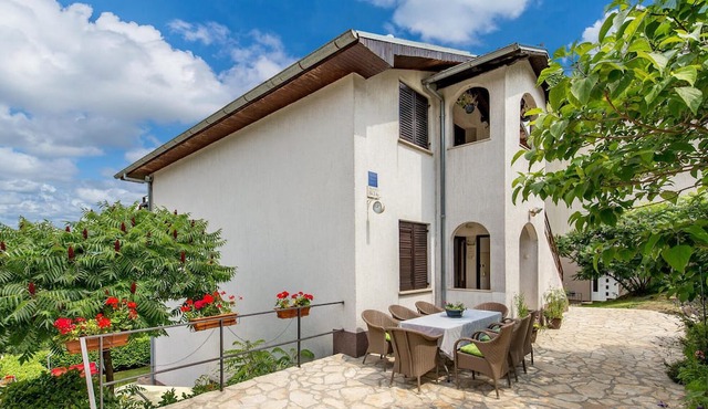Cozy apartment in Rukavac with WiFi