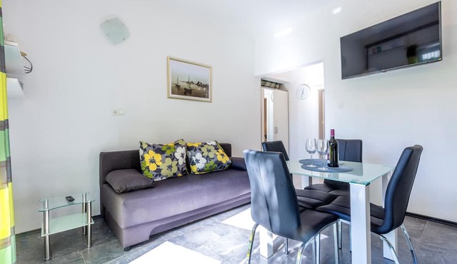 Beautiful apartment in Kastel Stari with WiFi