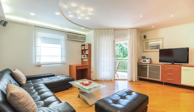 Awesome apartment in Rijeka with house sea view