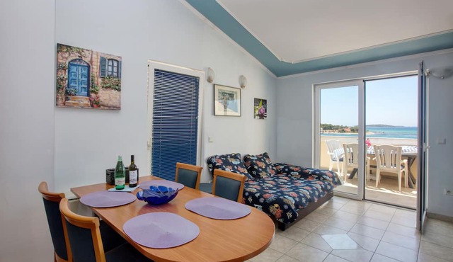 One bedroom apartment near beach Brodarica, Šibenik (A-15270-f)