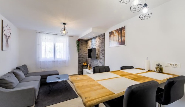Beautiful home in Lupoglav