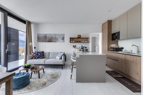 Brand new apartment with a private pool by the sea, Vinjerac near Zadar