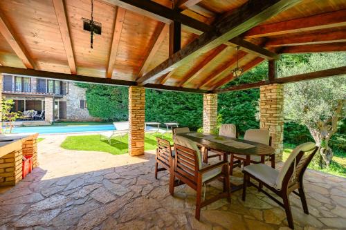 Villa Anthony with 3 br and private pool near Umag