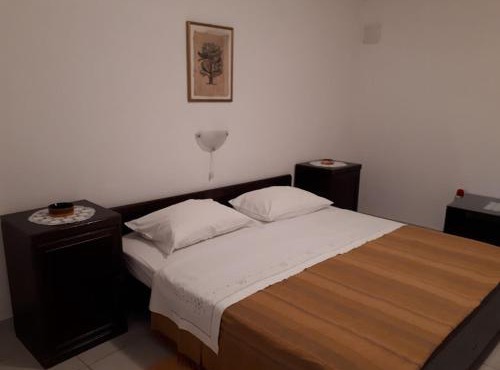 Apartments Roviš
